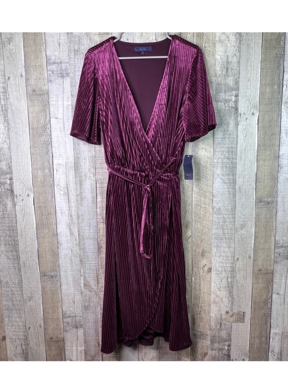 Rachel Rachel Roy Size 2X Burgundy Short Sleeve VNeck Wrap Surplice Pepl…